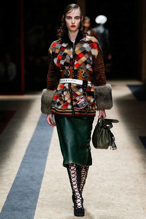 abito prada decorazioni in cristallo fw 2016|prada dresses 2016.